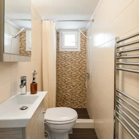 Happy Traveller - Luxury, Free Public Parking *