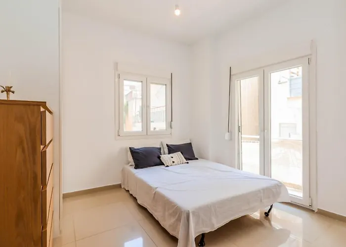 Happy Traveller - Luxury, Free Public Parking アパート *