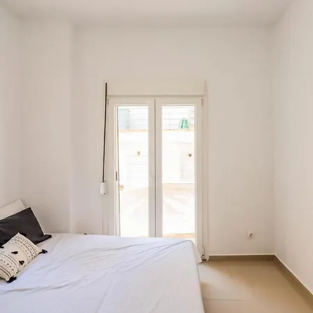 Happy Traveller - Luxury, Free Parking Apartment *