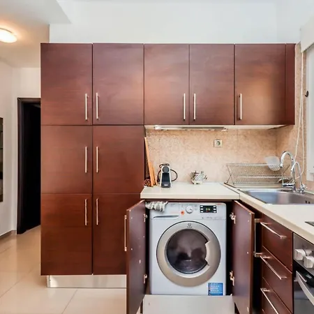 Happy Traveller - Luxury, Free Parking Apartment