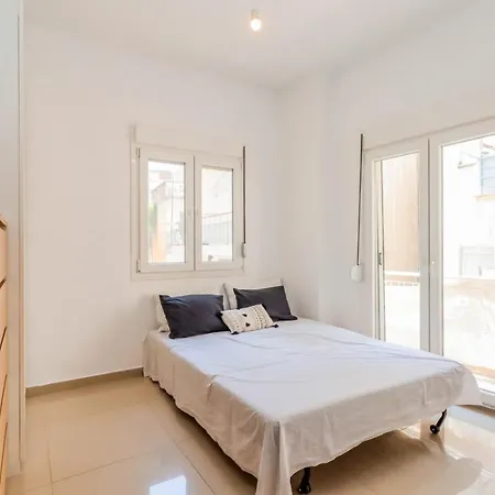 Happy Traveller - Luxury, Free Parking Apartment *