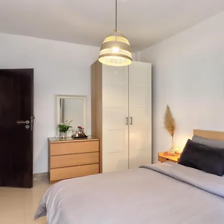 Happy Traveller - Luxury, Free Parking *