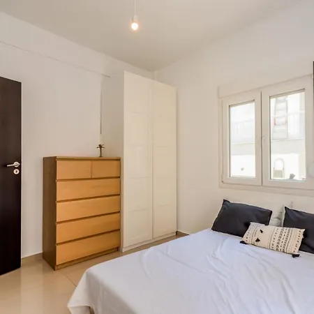 Happy Traveller - Luxury, Free Parking Apartment Thessaloniki