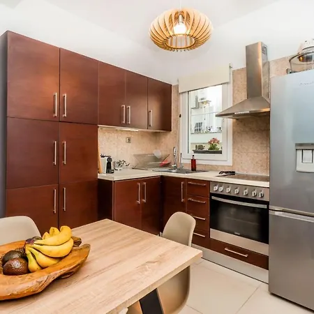Happy Traveller - Luxury, Free Parking Apartment Thessaloniki