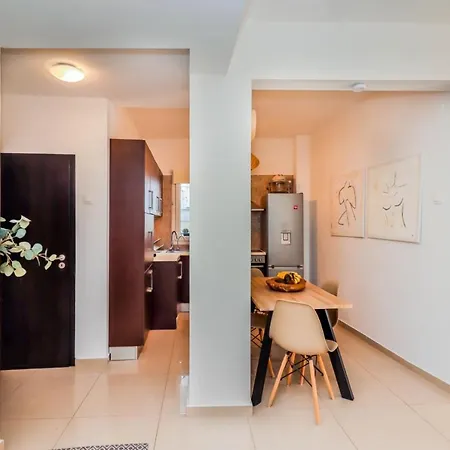 Happy Traveller - Luxury, Free Parking Apartment Thessaloniki